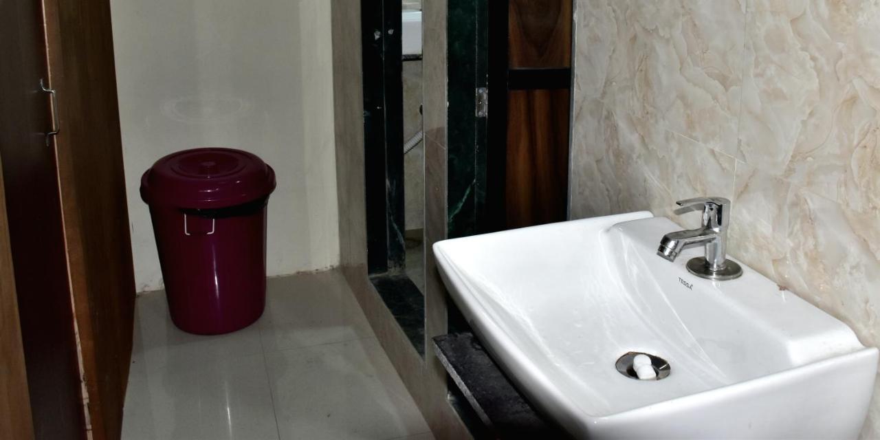Asra Dormitory For Male And Female Mumbai Exterior photo