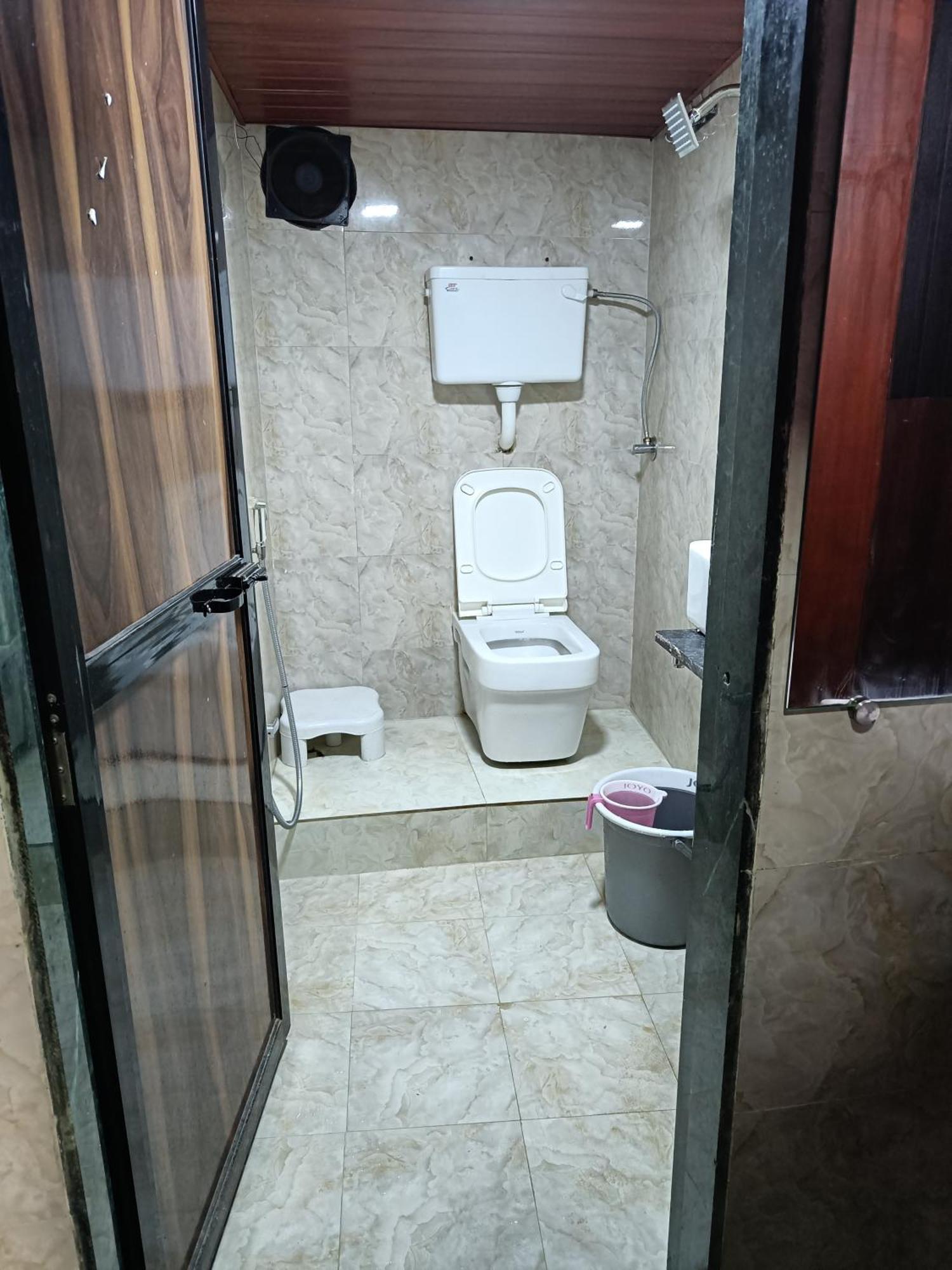 Asra Dormitory For Male And Female Mumbai Exterior photo