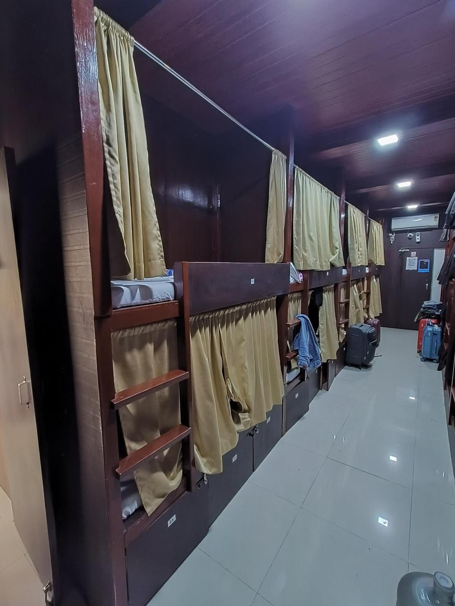 Asra Dormitory For Male And Female Mumbai Exterior photo