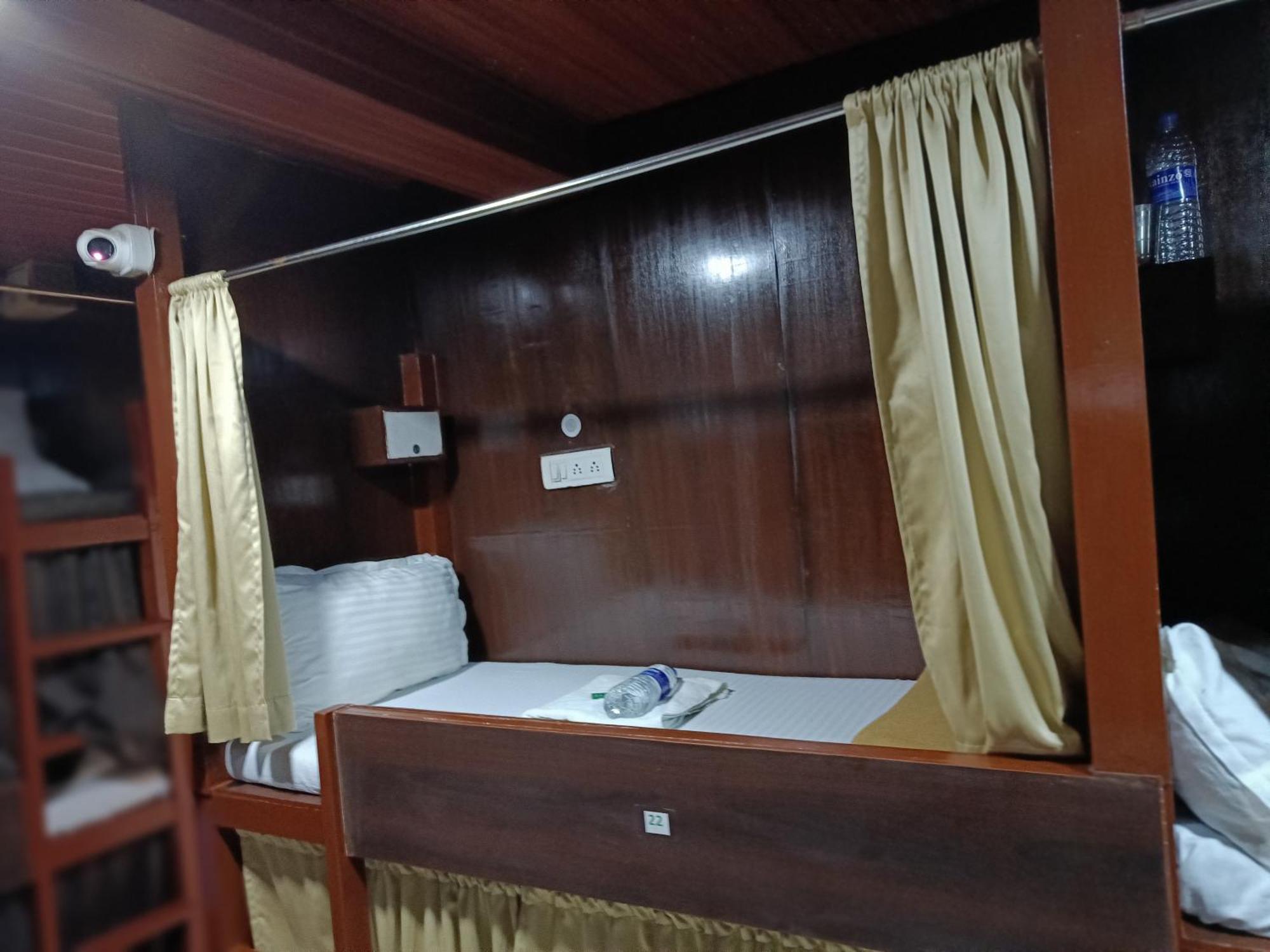 Asra Dormitory For Male And Female Mumbai Exterior photo