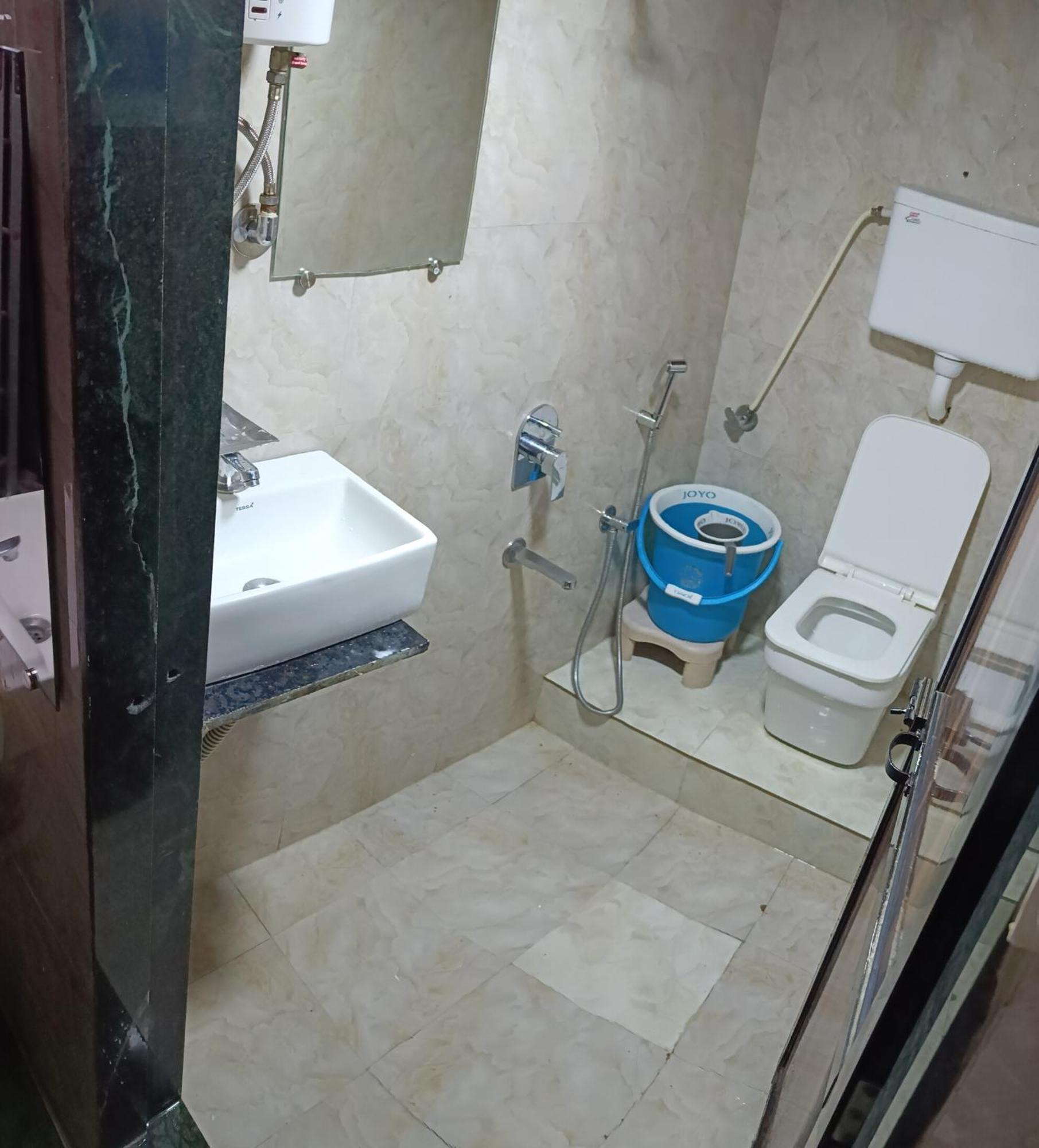 Asra Dormitory For Male And Female Mumbai Exterior photo