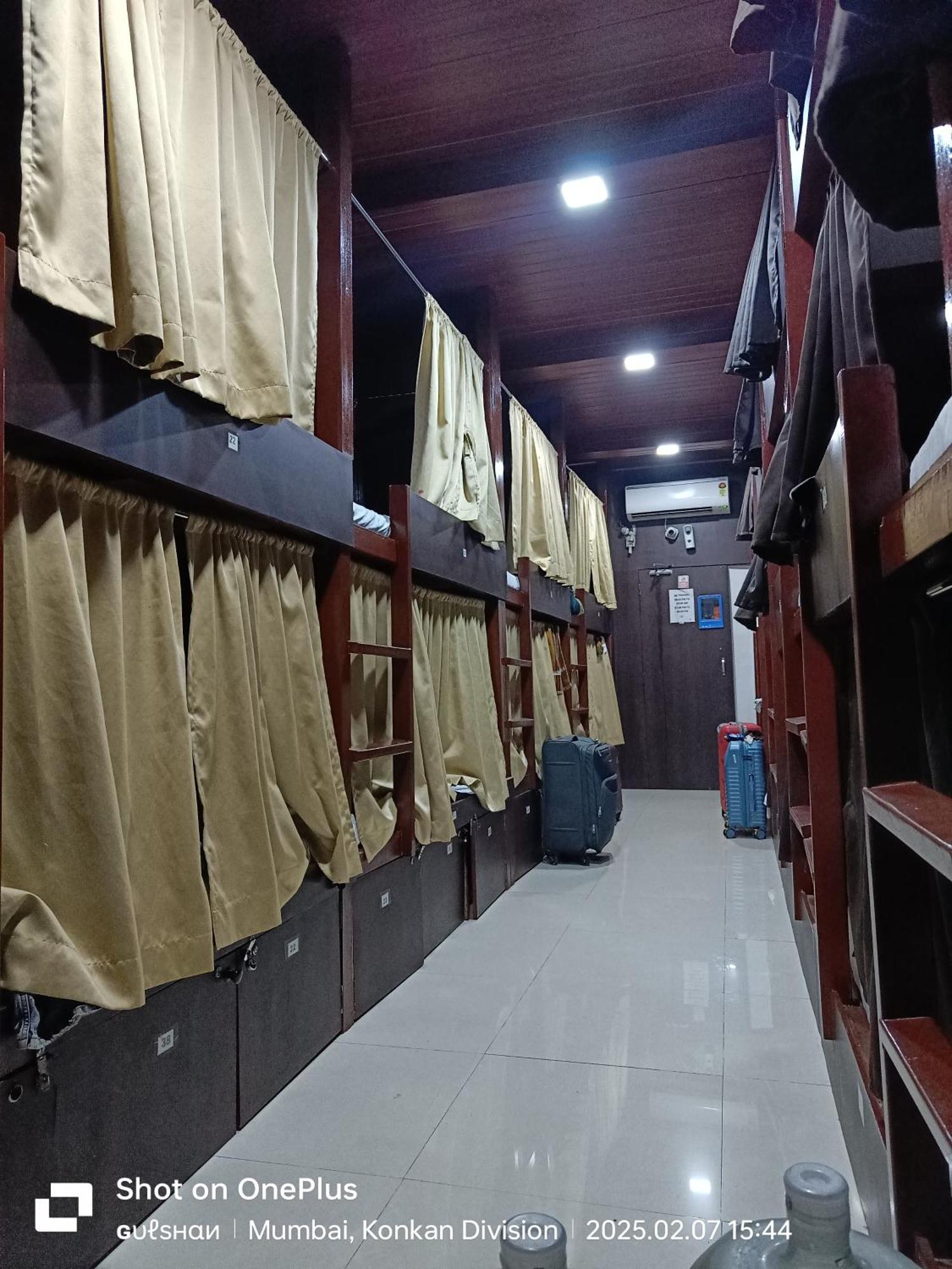 Asra Dormitory For Male And Female Mumbai Exterior photo