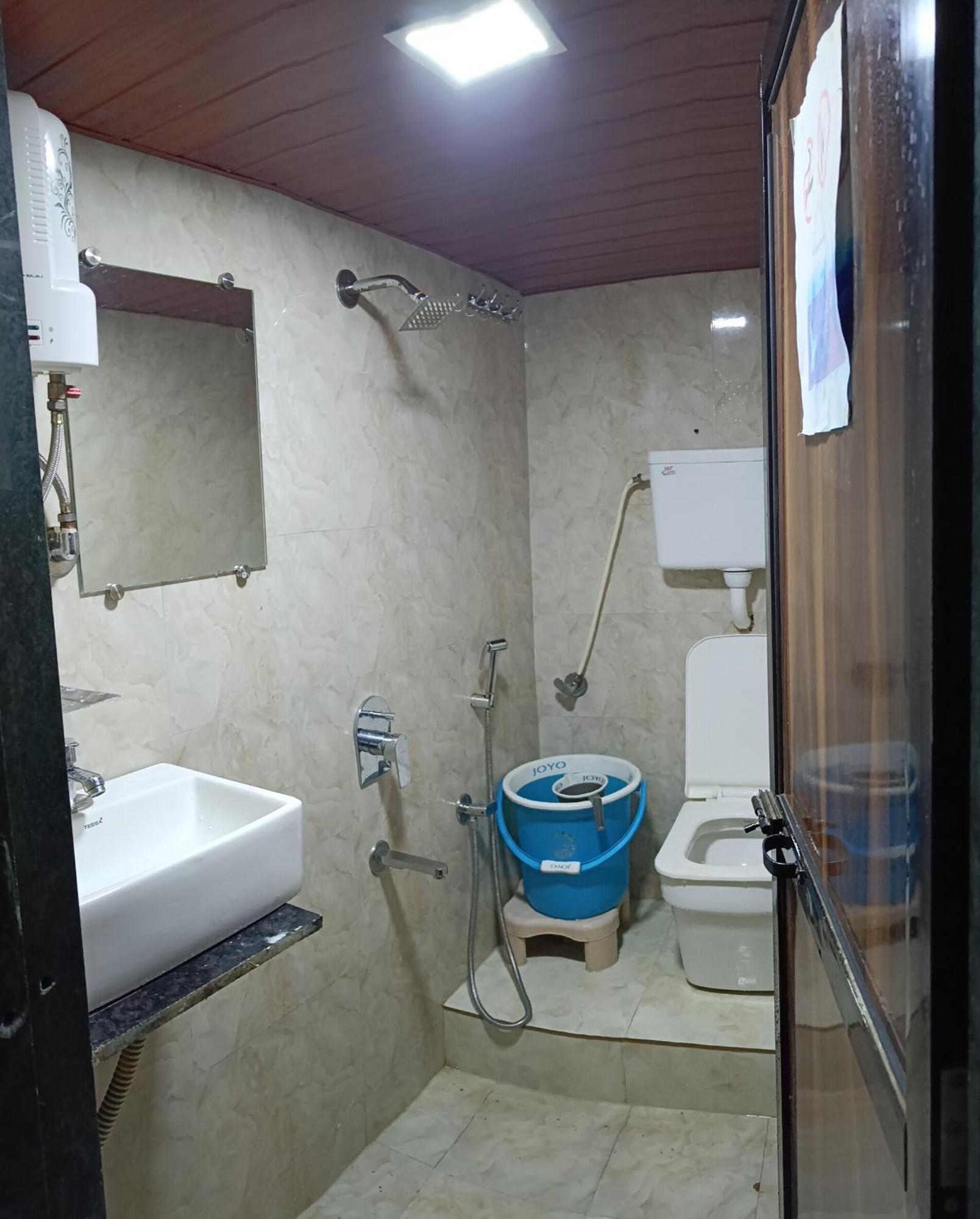 Asra Dormitory For Male And Female Mumbai Exterior photo