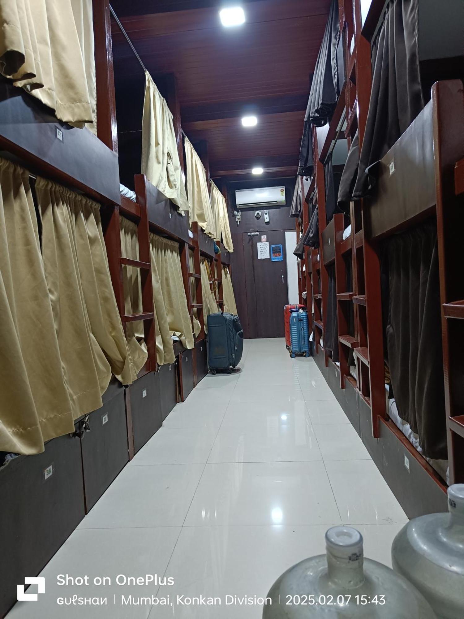 Asra Dormitory For Male And Female Mumbai Exterior photo