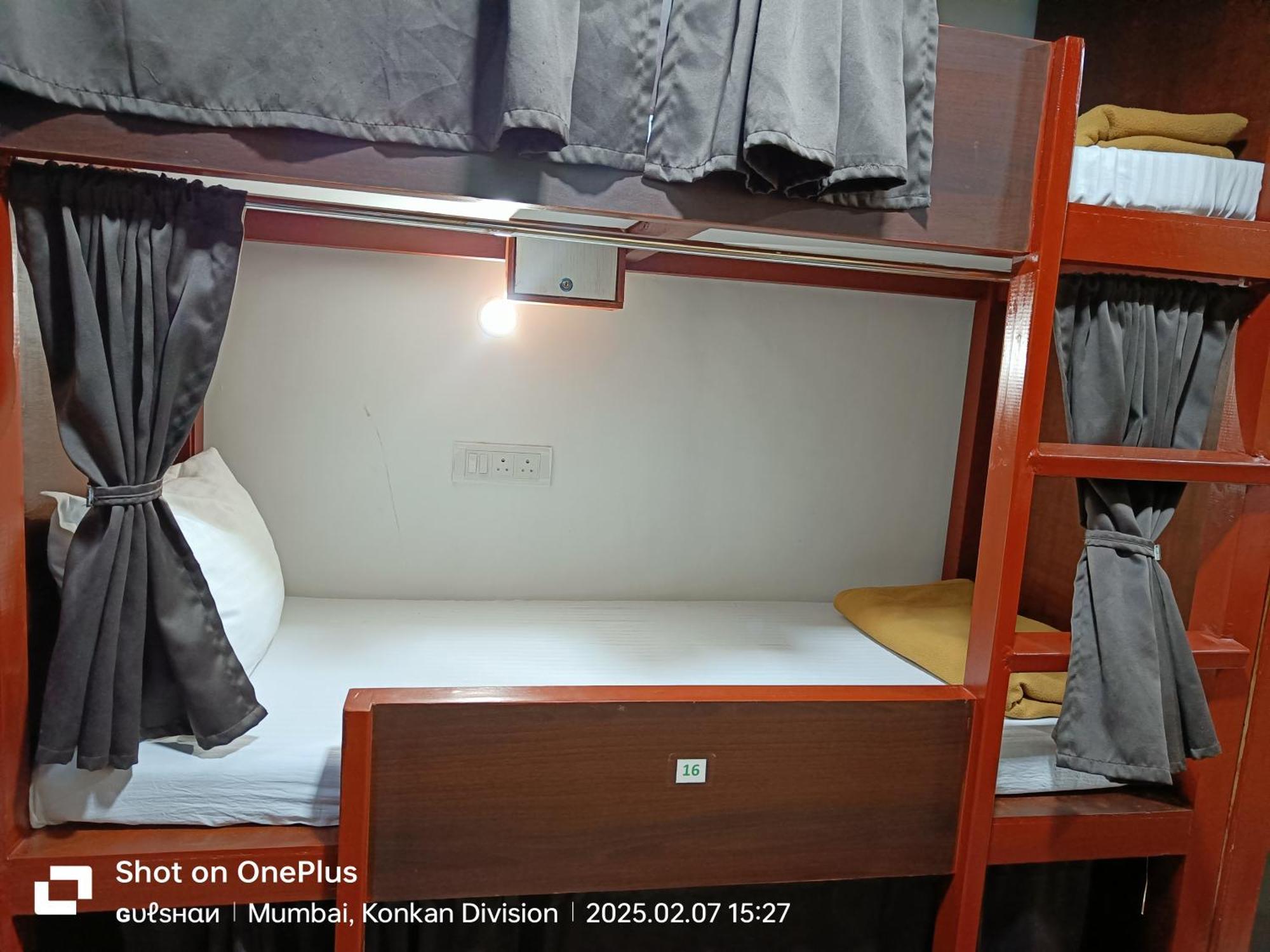 Asra Dormitory For Male And Female Mumbai Exterior photo